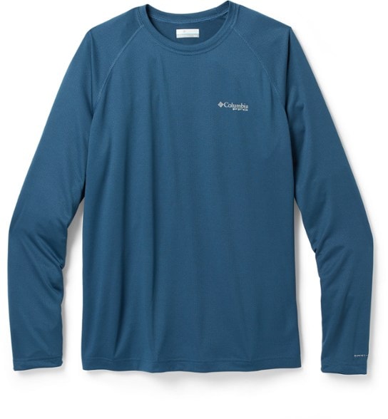 Men wearing Columbia PFG Solar Stream Long-Sleeve shirt fishing in sunny weather