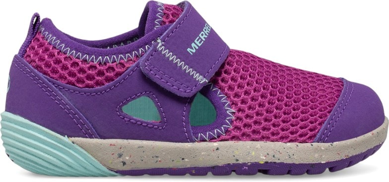 Merrell Bare Steps H2O toddler water shoes in action at the beach