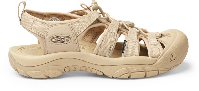 Top-down view of KEEN DriftTrail hiking sandals showing bungee closure and toe guards