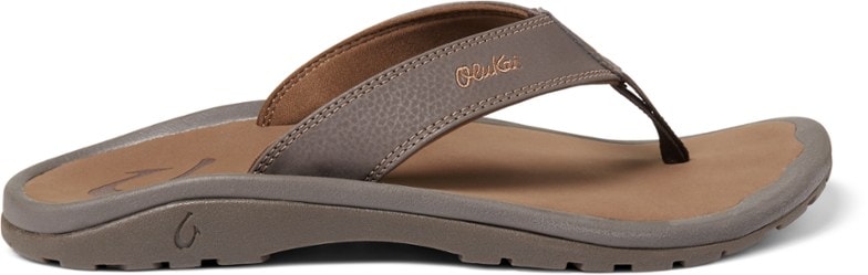 Men's casual flip-flops with water-resistant straps and coral reef traction design