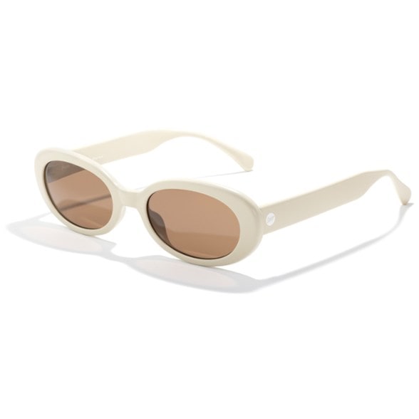 Close-up of Bianca retro polarized sunglasses showing oval frame and polarized lenses