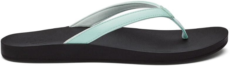 Side view of OluComfort women's flip-flops showing water-ready straps and ergonomic arch support